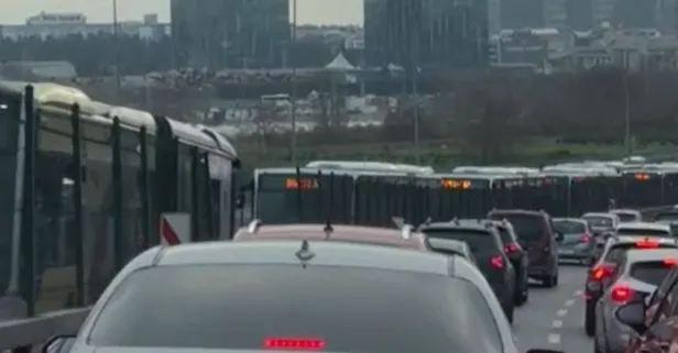 İstanbul'da toplu ulaşım rezaleti! Dün metro bugün metrobüs | Yolculuk çileye döndü: CHP'li İBB'nin beceriksizliği