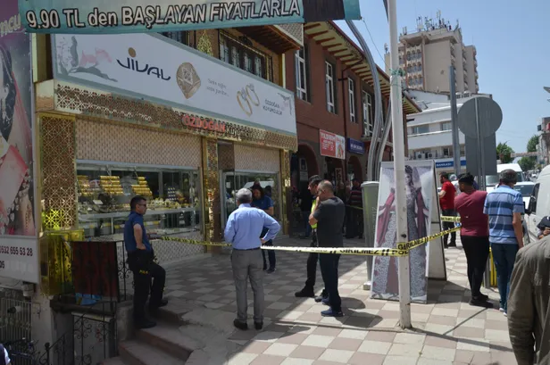 Tokat'ta inanılmaz kuyumcu soygunu! Bomba süsü verdiği paketle altınları çaldı-7