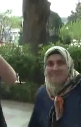 63 yaşında 5 dil bilen teyze şaşırtıyor