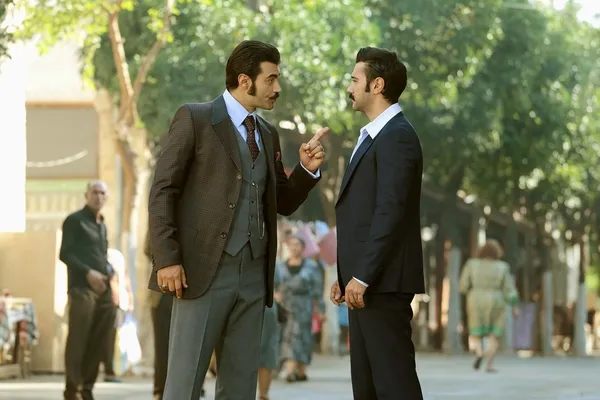 Bir Zamanlar Çukurova 45. son bölüm full tek parça izle! Yılmaz ve Demir aynı bahçeyi paylaşıyor-1