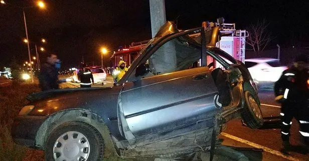 Son dakika: Kırşehir’de elektrik direğine çarpan otomobilin sürücüsü öldü