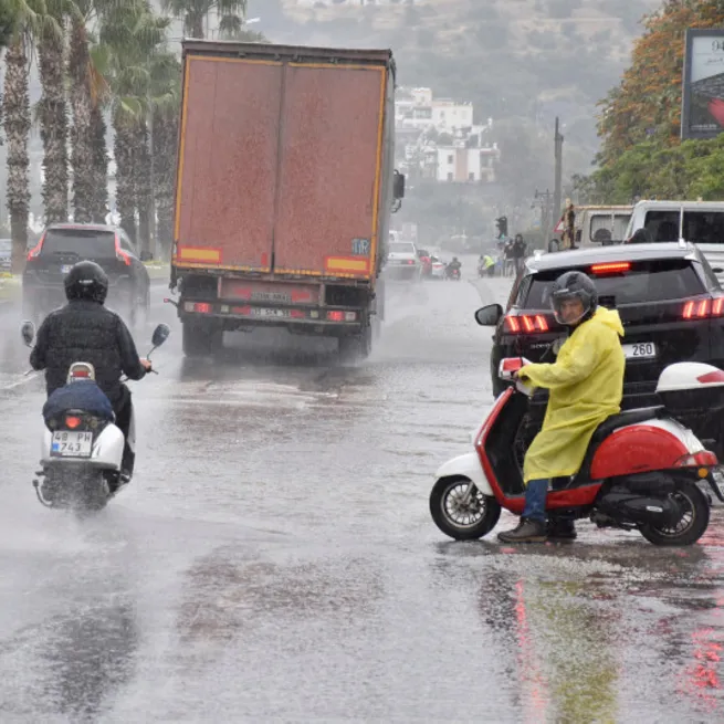 HAVA DURUMU | Gök gürültülü sağanak yağış kapıda! Meteoroloji o bölgeleri uyardı