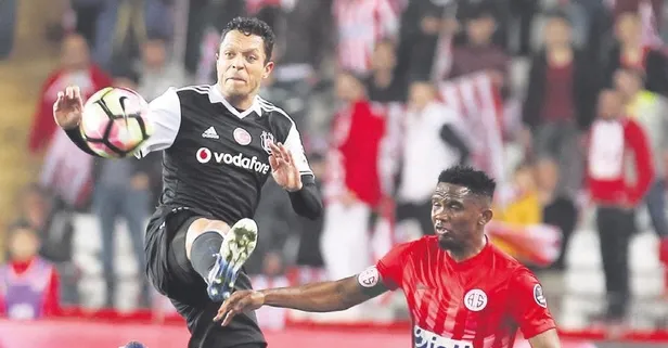 Adriano için Betis’e olumsuz cevap