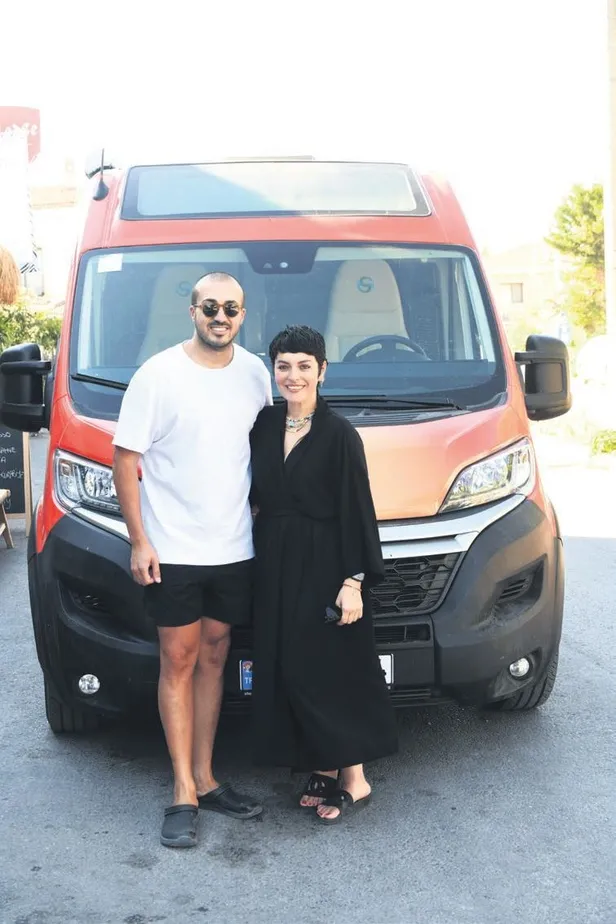 cicegi-burnunda-cift-ebru-sahin-ve-cedi-osman-temmuz-ayinda-15-bin-kilometre-yol-yapti-1658777214279.jpeg Çiçeği burnunda çift Ebru Şahin ve Cedi Osman Temmuz ayında 15 bin kilometre yol yaptı-4