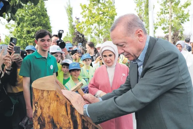 baskan-erdogan-istanbulun-fethinin-569-yili-kutlamalari-ve-millet-bahcesi-ilk-fidan-dikim-toreninden-aciklamal-1653859276670.jpeg Başkan Erdoğan İstanbul'un Fethi'nin 569. Yılı kutlamaları ve Millet Bahçesi ilk fidan dikim töreninden açıklamalarda bulundu-3