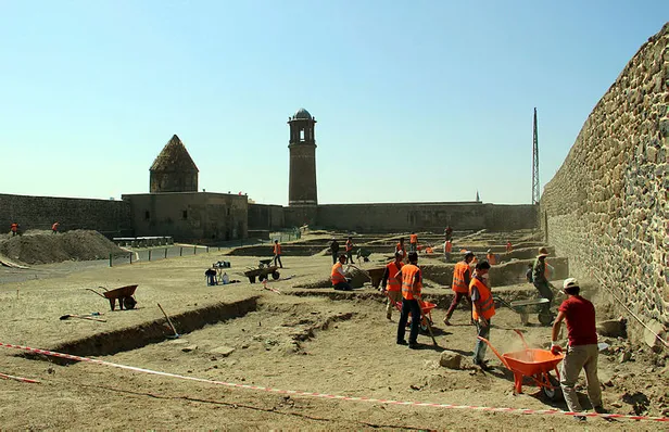 Erzurum Kalesi'nde kazı çalışmaları sürüyor-10