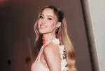 Derya Uluğ isteme töreninde gelenekleri bozdu: Bir kavanoz bal koydum