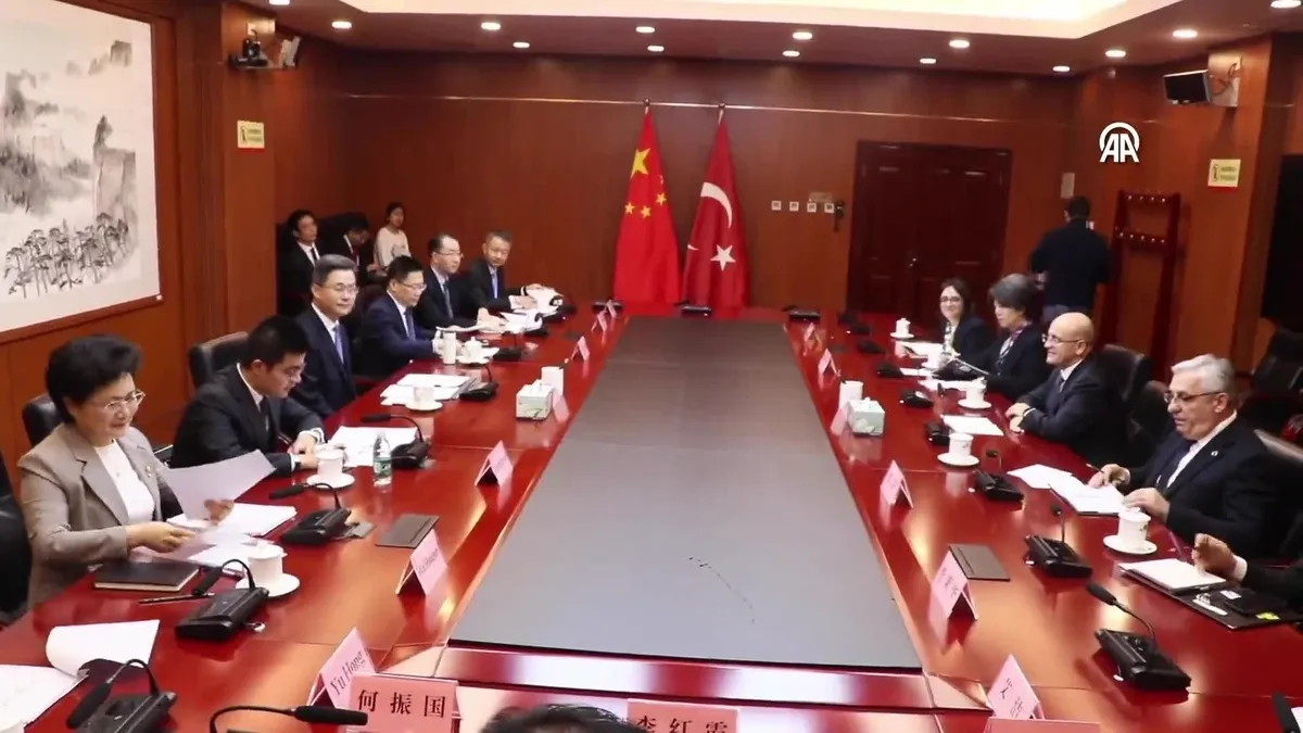 Hazine ve Maliye Bakanı Mehmet Şimşek Çinli mevkidaşı Lan Fo'an ile bir araya geldi