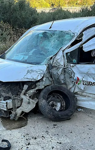 Bursa'da feci kaza! Kafa kafaya çarpıştılar: 7 yaralı
