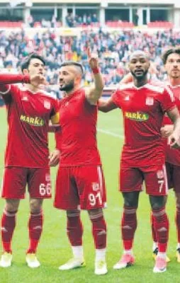 Yiğido kapıyı araladı