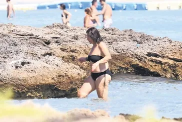 Işın Karaca Çeşme'ye ışınlandı! Can Yapıcıoğlu'yla deniz sefası!
