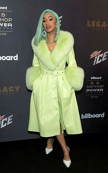 kandirmislar-ermenistana-destek-veren-cardi-b-azerbaycanlilardan-ozur-diledi-1602181084847.jpg Kandırmışlar: Ermenistan'a destek veren Cardi B, Azerbaycanlılardan özür diledi-2