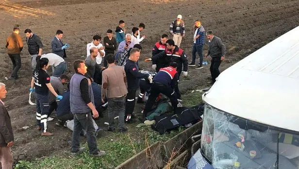Adana'da feci kaza! İşçi servisi şarampole devrildi: 3 ölü, 14 yaralı-1