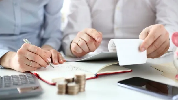 evde-emeklilik-firsati-ev-hanimlarina-emeklilik-sartlari-nelerdir-basvuru-sartlari-nelerdir-evde-el-sanatlari-ile-ugrasan-kadinlarin-sigortaliligi-1607692063793.jpg Evde emeklilik fırsatı! Ev hanımlarına emeklilik şartları nelerdir? Başvuru şartları nelerdir? (Evde el sanatları ile uğraşan kadınların sigortalılığı)-5