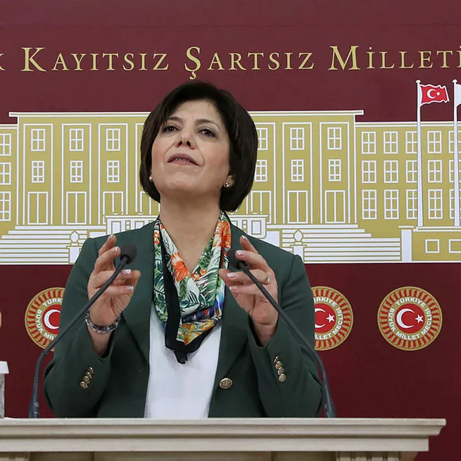 Son dakika: HDPli Meral Danış Beştaştan fıkra gibi açıklama: PKK ile bağlantımız yok