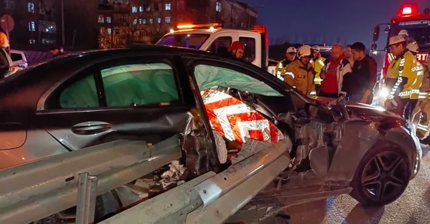 Gaziosmanpaşa TEM'de gece yarısı korkunç kaza! Bariyerler otomobile saplandı: 1 ölü 1 yaralı