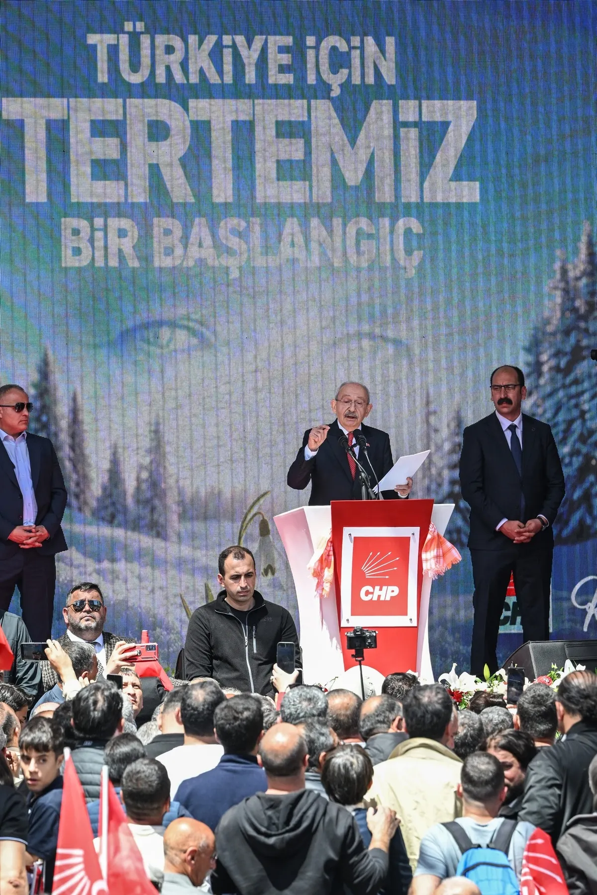 chpde-sali-sallanir-ozgur-ozelin-grup-baskanligi-dusecek-mi-kilicdarogluna-ragmen-korsan-toplanti-hazirligi-1780305791543.jpeg CHP'de salı sallanır! Özgür Özel'in grup başkanlığı düşecek mi? Kılıçdaroğlu'na rağmen "korsan toplantı" hazırlığı-6