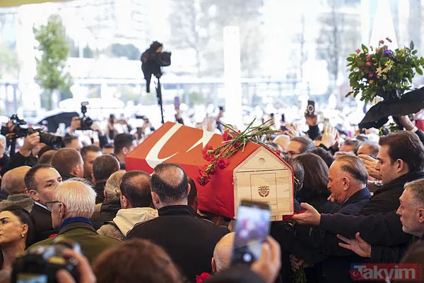 Volkan Konak son yolculuğuna uğurlandı! 35 yıllık eşi Selma Konak’ın haykırışı yürekleri dağladı - 11