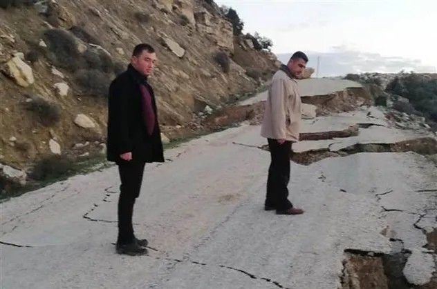 Yol bu hale geldi... Ulaşıma kapandı