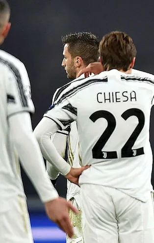 Şampiyonlar Ligi'nde tarihi gece! Stephanie Frappart UEFA Şampiyonlar Ligi'nde maç yöneten ilk kadın hakem oldu