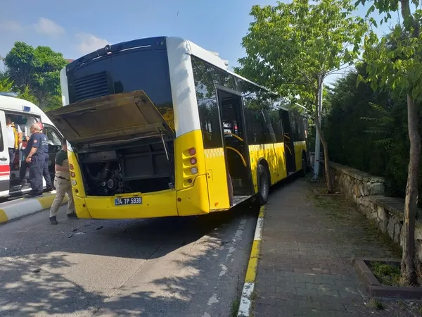 1687428024820.jpg Pendik'te İETT otobüsü ağaca çarptı! Ön camı tuzla buz olan otobüste 4 yolcu yaralandı-4