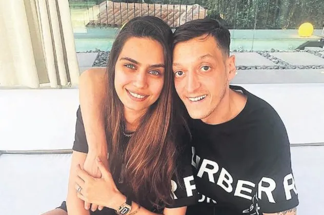 Mesut Özil ve eşi Amine Gülşe’den şov saati
