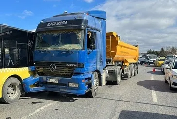 Şile Otoyolu’nda can pazarı: Duraktan çıkan hafriyat kamyonu İETT otobüsüne çarptı