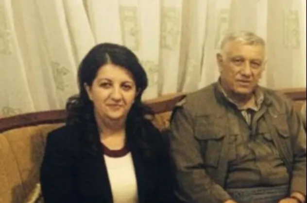 "PKK ile ilişkimiz yok" diyen HDP'li Pervin Buldan Kandil'de Cemil Bayık ile çektirdiği fotoğrafı sosyal medyasından paylaşmış