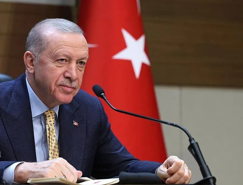 Başkan Recep Tayyip Erdoğan, Malezya, Endonezya ve Pakistan ziyareti öncesi Atatürk Havalimanı'nda basın toplantısı düzenledi. (AA)