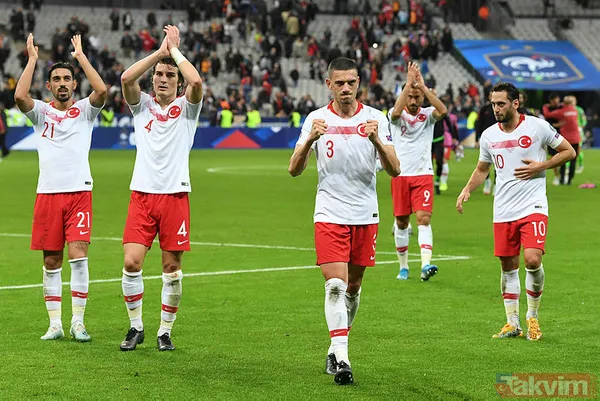 UEFA'nın en iyi 11'inde iki Türk oyuncu yer aldı - 1