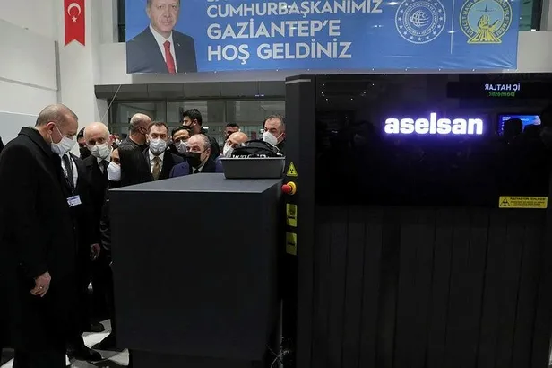 baskan-erdogan-aselsan-uretimi-arin-x-ray-cihazini-inceledi-1640531979766.jpeg Başkan Erdoğan, ASELSAN üretimi ARIN X-ray cihazını inceledi-3