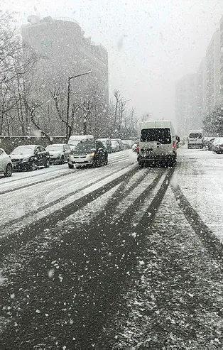 E-5 Karayolu beyaza büründü! Sürücüler zor anlar yaşadı