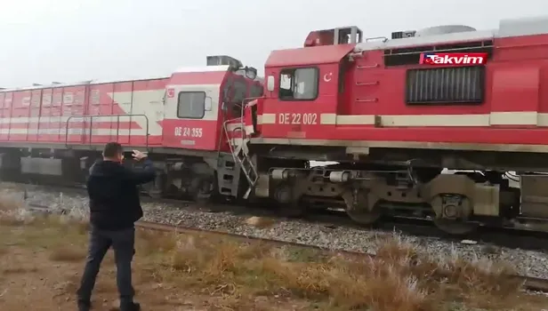 Sivas'ta trenler çarpıştı, yaralılar var