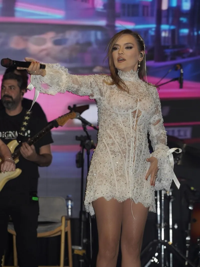 demet-akalin-yapay-zeka-dolandiricilarini-ifsa-etti-nasil-bir-gerizekaliliktir-ya-1775220725274.jpg Demet Akalın yapay zeka dolandırıcılarını ifşa etti: "Nasıl bir gerizekalılıktır ya?"-2