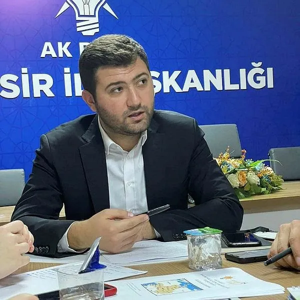 ak-parti-balikesir-genclik-kollari-baskani-huseyin-murat-uysal-son-yolculuguna-ugurlandi-1704111454686.jpeg AK Parti Balıkesir Gençlik Kolları Başkanı Hüseyin Murat Uysal son yolculuğuna uğurlandı-1