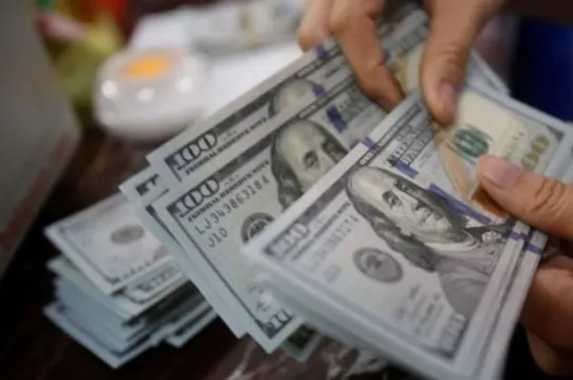Dolar/TL, güne düşüşle başlayarak 5,6985'i görmesinin ardından 5,70 seviyesinde dengelendi