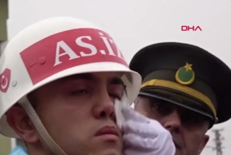 Silah arkadaşı gözyaşlarını tutamadı