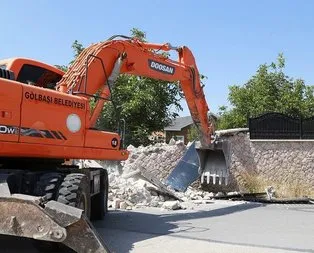 FETÖ’cü İpek’in malikanesinde yıkım başladı