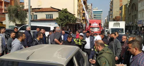 film-gibi-olay-dur-ihtarina-uymadi-kadin-polis-memurunu-otomobilin-kaputunda-200-metre-tasidi-1648644789816.jpg Film gibi olay! 'Dur' ihtarına uymadı kadın polis memurunu otomobilin kaputunda 200 metre taşıdı-4