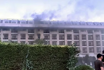 Antalya'da korkutan otel yangını! Ekipler alevleri kontrol altına aldı