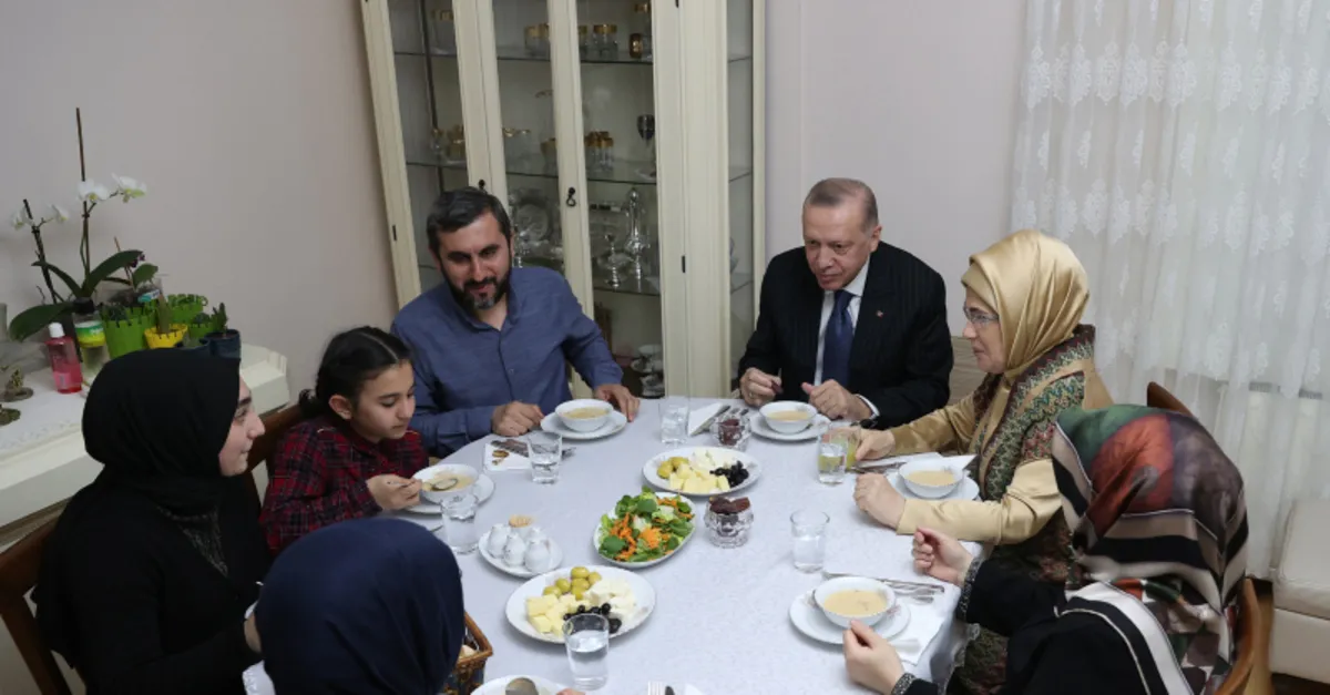 Başkan Erdoğan, Ersin Kılıçaslan isimli vatandaşın iftar sofrasına konuk oldu
