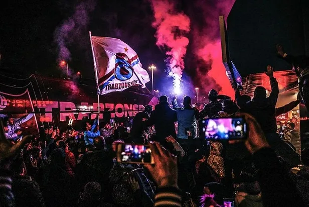 trabzonspor-alanyayi-devirdi-sampiyonluk-sarkilari-soyledi-1645397054406.jpeg Trabzonspor Alanya'yı devirdi... Şampiyonluk şarkıları söyledi-6