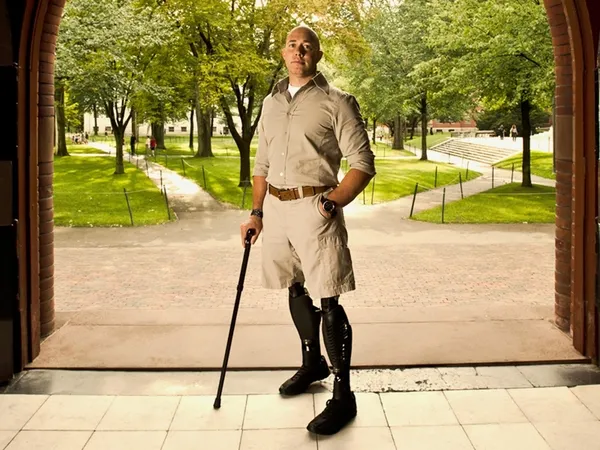 abdli-siyasetciden-asagilik-propaganda-kongreye-israil-ordusunun-uniformasiyla-geldi-1697224394039.jpeg Kalleşlik diz boyu! ABD'li siyasetçi kongreye İsrail ordusunun üniformasıyla geldi-6