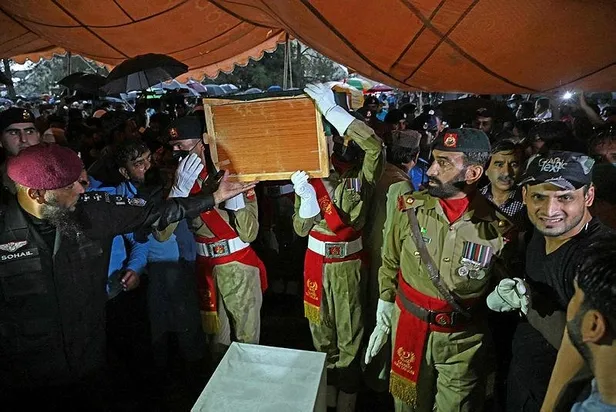 pakistanin-nukleer-programinin-kilit-ismi-abdul-kadir-han-hayatini-kaybetti-1633905152824.jpeg Pakistan'ın nükleer programının kilit ismi Abdul Kadir Han hayatını kaybetti-2