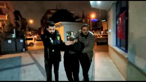 bagcilarda-doktora-tekme-tokat-saldiri-seni-parcalarim-1671560125638.jpeg Bağcılar'da doktora tekme tokat saldırı: Seni parçalarım-4