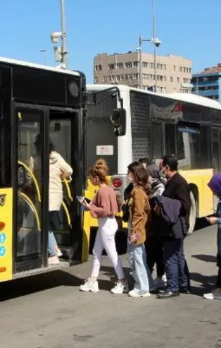 İstanbul'da ulaşımda yüzde 40 zamlı tarifeyle yolculuk başladı! Yolcular fahiş zamma tepki gösterdi