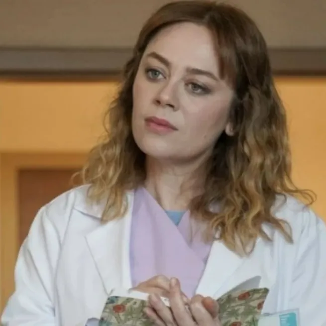 bahar-setinde-akilalmaz-olay-demet-evgarin-asistana-kufur-ettigi-iddia-edildi-basrol-oyuncusu-aglayarak-af-dil-1716898043905.jpg Bahar setinde akılalmaz olay! Demet Evgar'ın asistana küfür ettiği iddia edildi! “Başrol oyuncusu ağlayarak af diledi”-8