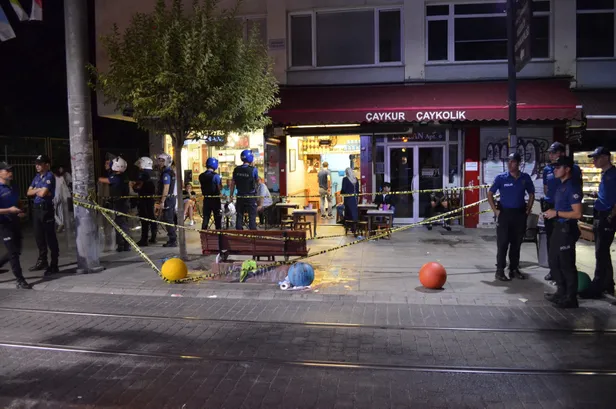 Kadıköy'de bir grup eylemci kendilerine tepki gösteren esnafı bıçakladı-4