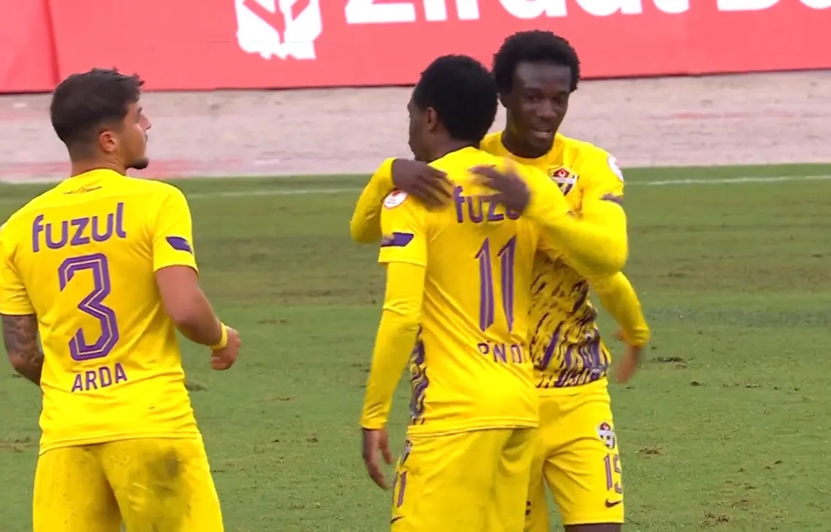 ziraat-turkiye-kupasinda-fethiyespor-eyupspor-maci-yarida-kaldi-1793195160841.jpg Ziraat Türkiye Kupası'nda Fethiyespor - Eyüpspor maçı yarıda kaldı!-2