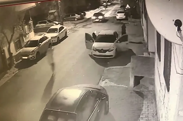 İstanbul'da dehşet saniye saniye kaydedildi! Kurşun yağmuruna tuttular